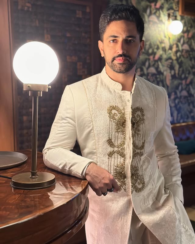 Ramadan mabrook🤍رمضان مباركRamzan ka pehla roza mubarak to one and all!As the crescent moon graces the sky, a new journey begins. Wishing you a month filled with faith, reflection, and endless blessings.🌙✨Let the fasting, prayers, and acts of kindness begin. May this blessed month bring you peace, happiness, and spiritual fulfillment. Mabrook mabrook🫶🏻🤍🫶🏻😇🤲🙌 by @zainimam_official