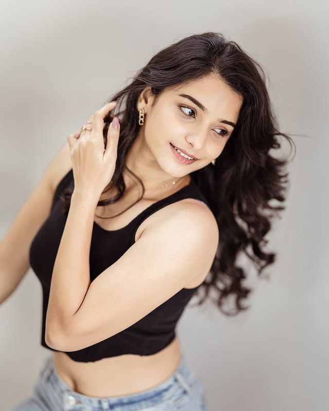 Poise with perfection 🖤 by @lavanyaa_official
