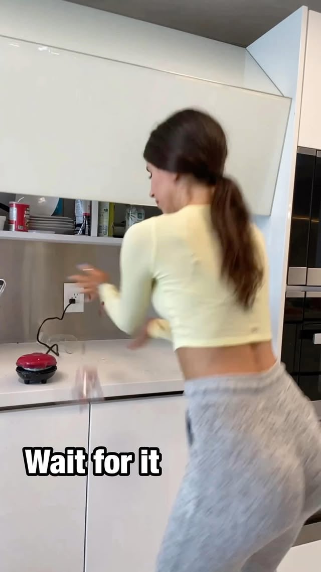 Well this was the most clumsy day/ cooking BTS video up to date for me.. wow.. the parts that don’t make the final cut 🤣 we make it look easy but nah! #clumsy #fail #jensy #seltering by @jenlselter