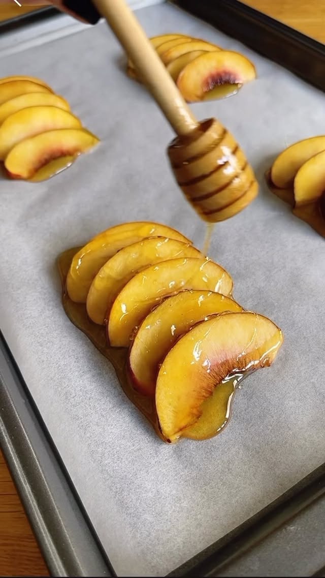 Caramelised Honey & Nectarine pastries 🍯 #honey #nectarine #pastry #pastries #patisserie #puffpastry #caramelised #bake #baking #sweet #snack #foodhack #easyrecipe #recipe #eats #food #foodie by @lilygbakes