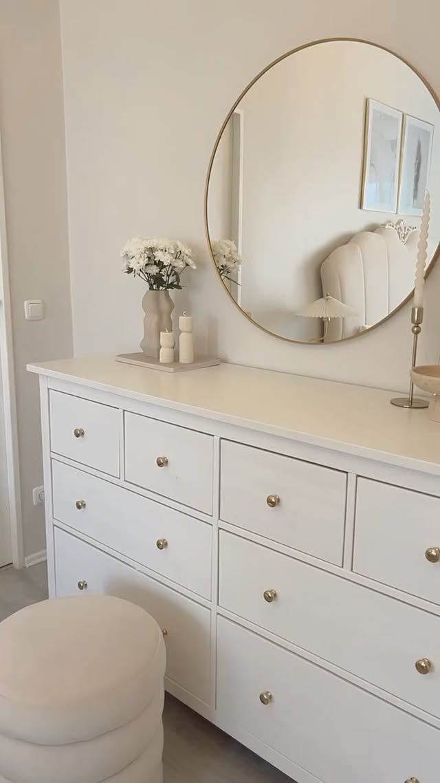 BEDROOM🤍•••••••#bedroom #bedroomdecor #schlafzimmer #inspo #cozy #love #dekorasyon #interior #bedroomdesign #homesweethome #home #interiordecorating #living #homedesign #dekoration #interiør #interior4all #inspo #gold #details #aesthetic #instadaily #interior123 #solebich #scandi #instagood #germany #instareels @interior123 @interiordesign100k @interior4all @interior4you1 @gurbettekigelinlerr @interior4you @vardagsrumsinspo @my_homey_interior @your_interior_inspiration @mydomaine @_interiordecors @interior.influnce @evgezmesicom @evimin_stili @interiordesign100k @homesmerizing @druxiidesigns @mynordicroom @interiors.hunter @ev.dekor.dunyasi @thespruceofficial @myhouselooks @passion4interior @luux_decor @cats_of_instagram @evgezmesicom by @interior_pnr