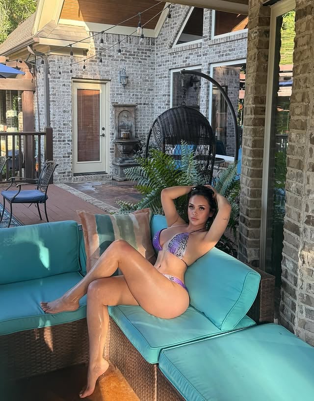 No busca nada en nadie, ella es una mujer completa ...........................#love #latina #fyp #parati #explore #explorepage #mood #lifestyle #me #happy #photooftheday #memphis #ootd #beautiful #sagittarius #cute #fitness #fun #life #fit #reels #cute #bikini #summer #instamood #instagram #lifestyle #picoftheday #viralreels #fashion #art #justagirl @karolg by @beliinda_official
