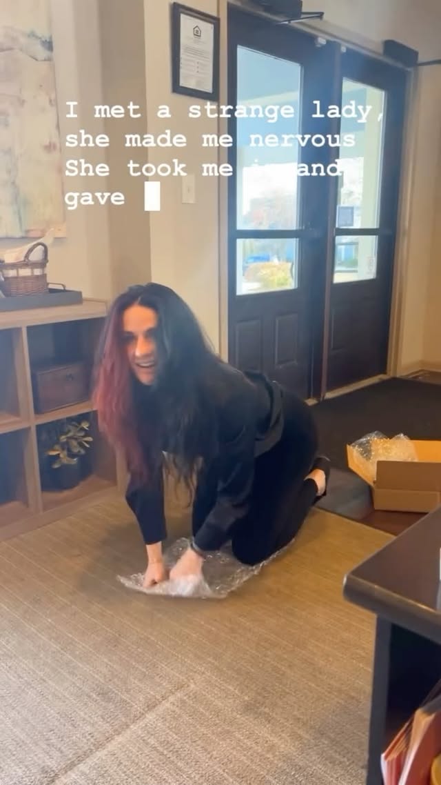 Some people are popping bottles, I’m getting down with bubble wrap 🤷‍♀️ by @ginadangerak