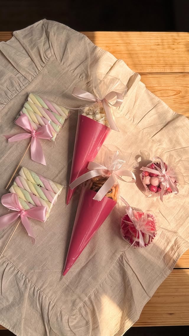 ۳تا ایده ی جذاب و ساده بسته بندی😍👌🏻واسه تولد و مناسبت ها این ایده رو اجرا کنید بچه ها عاشقش میشن💖..بقیه ایده های رو هم بیا ببین توی پیجم😍🌺.....#تولد #گیفت #ایده #خلاقیت #ایده_تولد #مهمونی by @imarylife