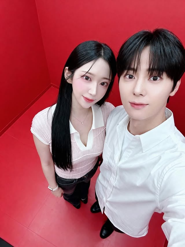 이 사진을 너무나도 올리고 싶었지만 꾸역 꾸역 참고 이제서야 올려봅니다🥹#🍑🧡 @optimushwang #황민현 by @itsdoh3e