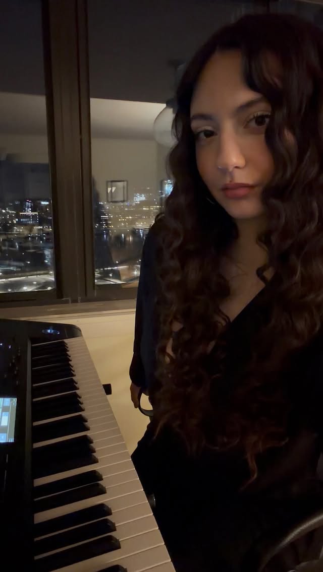 nobody like @oscarpetersonofficial @korgofficial -#music #korg #explore #reels #piano by @pelinsuyzz