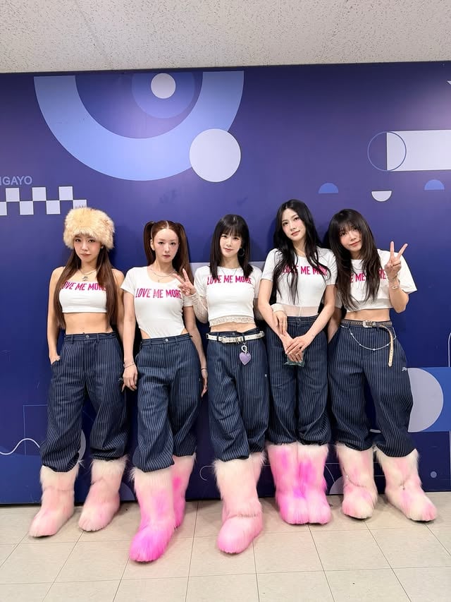 Love me more 2주 활동이....을 ! 끝 !우리 콘서트로 어여 만나요많은 응원 감사하고 사랑합니다🩷