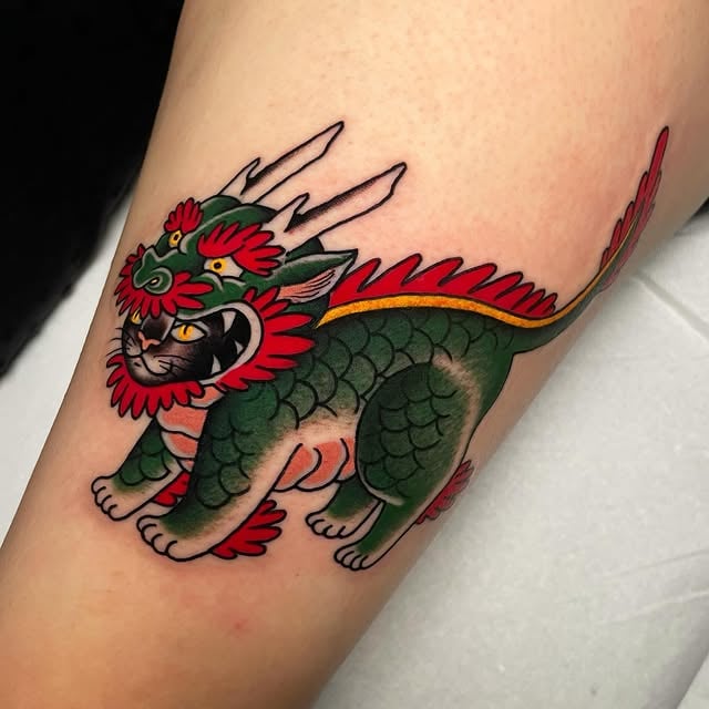 Another 🐲 cat in dragon suit 🐉 done @tatuata 🖤 by @iris_lys