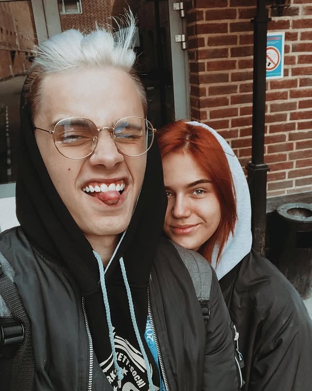 Зачастую мы ищем кого-то близкого по духу, где-то там, далеко.. Но не всегда получается достичь желаемого результата Мы забываем замечать, что происходит вокруг нас, какие люди всегда рядом с нами. Может среди этих людей и есть тот рыжий огонёк, который раскрасит вашу жизнь новыми красками❤️ @_daanilos_