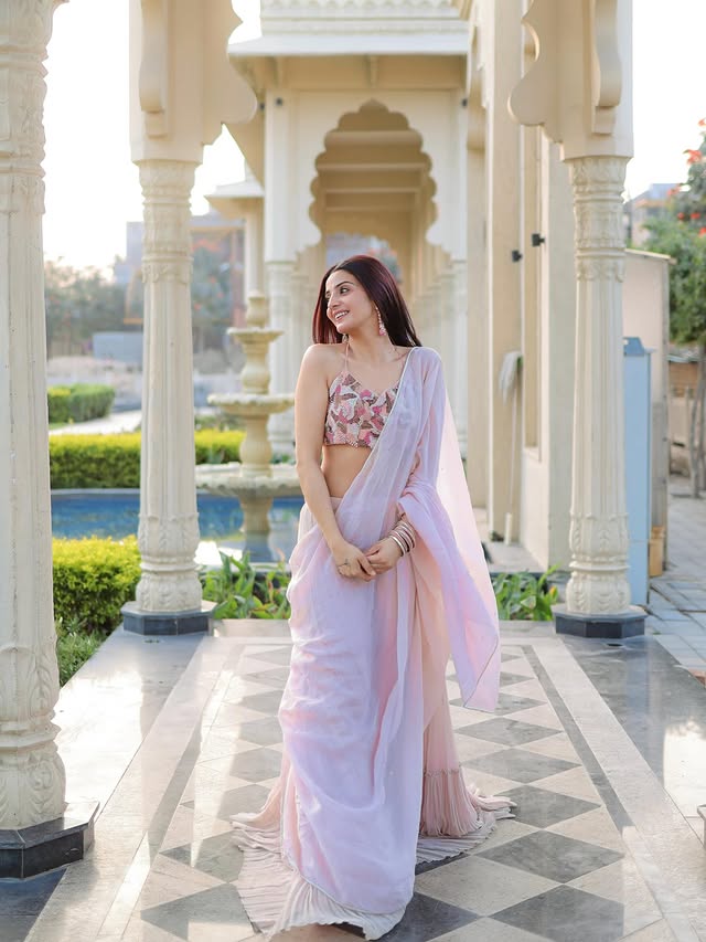 Ab laut aaa🤭🎀 #arusquad ootd : @fashionheitbypoorva 📸: @lavsharma77 ✍️: @jigar_vandarvala ...#aryanshi #aryanshisharma #lifestyle #influencerlifestyle by @aryanshii09