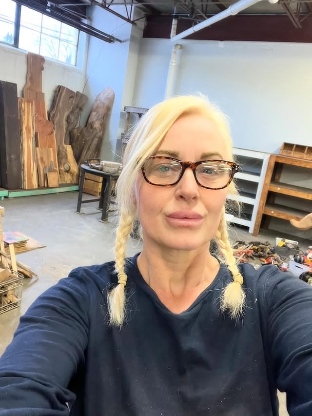 Long work day meeting up with various technicians and repairmen to get the gas heater working and fiber internet set up. Kept myself busy moving tables, shelves, and piles of wood around. It’s incredibly exciting to get some work space again, since I said goodbye to my Austin woodshop over a year ago already. Feeling *very lucky* to have found this spot and I hope to never take such a long break from making art ever again! #artstudio #woodshop #industrialstyle by @griffonwilde