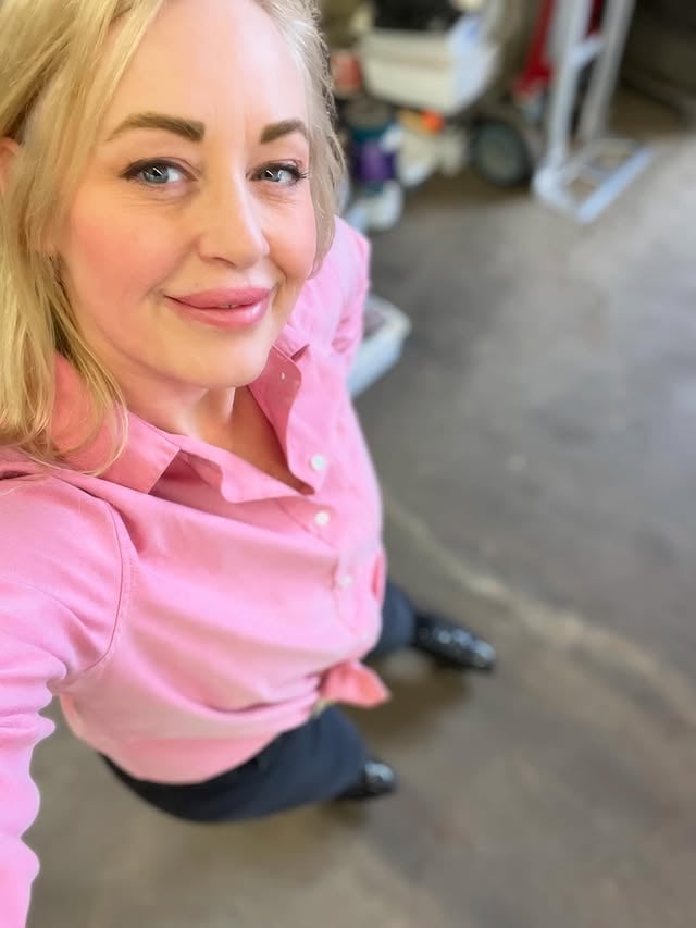 This is the first shop I’ve rented that’s insulated and has concrete floors that are smooth enough for rollerskating. I’ll be able to get my work done much faster now! 🛼🛼 by @griffonwilde