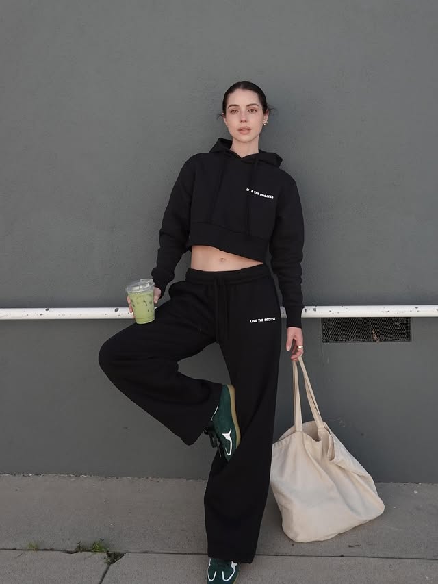 How do I Live My Process? By starting each day with clear goals & intentions. I love to journal and set myself up for up whatever obstacles or challenges the day may present! Also these sweats are mad cute @livetheprocess #processpartner by @adelaidekane