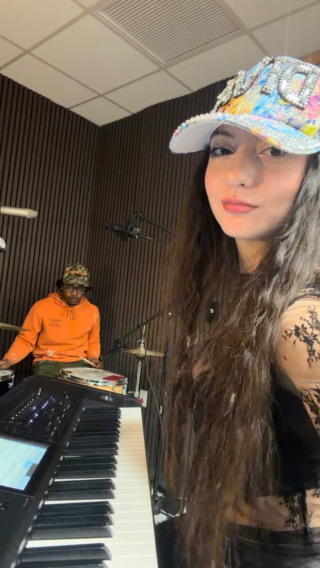 @keem obsessed with the new album btw 🥁 @deucebthomas Played on the Korg Kronos 3 💜-#music #babykeem #kendricklamar #hiphop #familyties by @pelinsuyzz