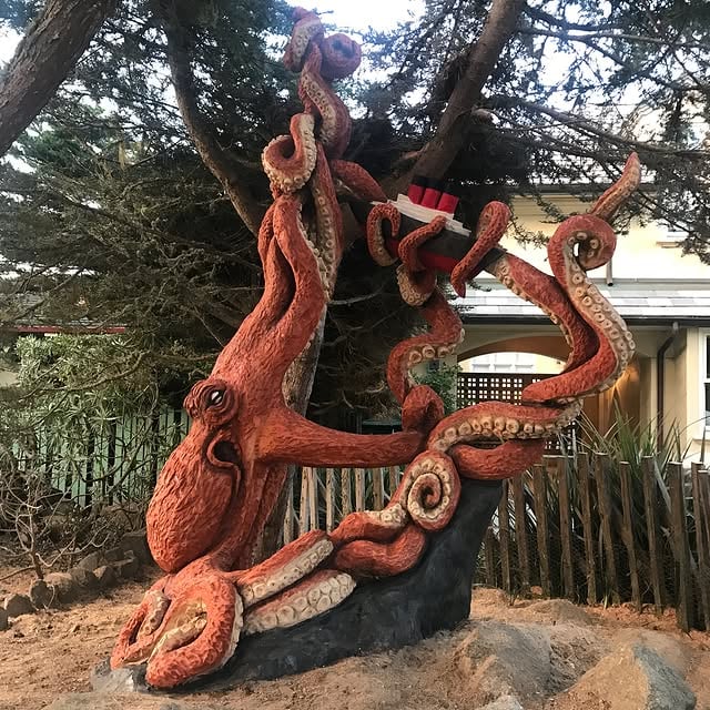 I just finished the largest #ChainsawSculpture that I've ever made; a giant #octopus attacking a steamer ship. Thanks so much to Matthew and Jessica Denecour for the awesome #commission and wonderful hospitality. #PacificGroveCA by @griffonwilde