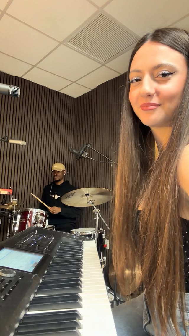 @anderson._paak 🪩🥁: @angel_onthedrums_ - Played on the @korgofficial Kronos 3 🩷-#music #piano #reels #explore #jazz by @pelinsuyzz