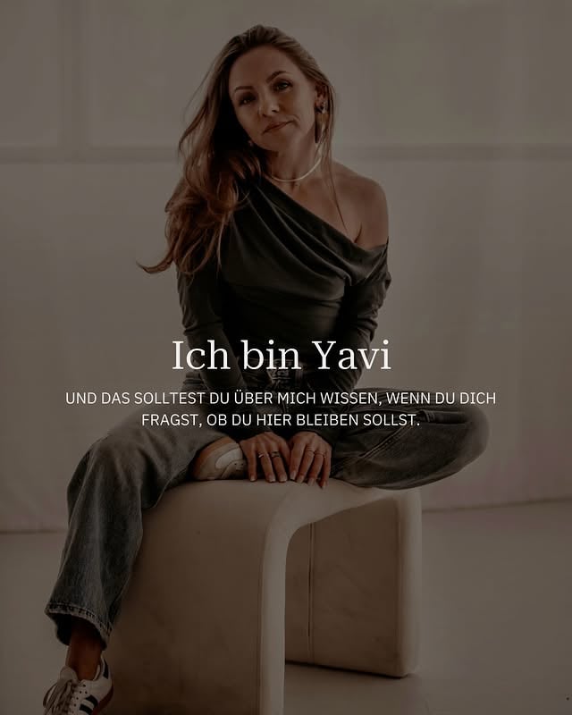 was ich auch nicht kann: mich kurz fassen haha. War schon in Schule und Uni immer die mit den längsten Texten, Deutsch Lieblingsfach, und steile These: meine Masterarbeit in Germanistik hat niemand gelesen, weil kein Prof hat Zeit für 200 Seiten, ne 1 gab’s dann nur für fancy Sätze auf den ersten beiden Sätzen… Und Drops of Jupiter: mein Song seit 20 Jahren, habe mir mit 23 sogar eine Notenzeile tätowieren lassen. Tattoo 2 von inzwischen 11.Hast du noch Fragen an mich? Was interessiert dich? Schreibe es in die Kommentare!Und an dieser Stelle einmal ein herziges DANKE, dafür, dass du da bist, und einen Unterschied machst. Liebe es hier sehr mit euch. 💛Alle Fotos übrigens von meiner Haus&Hof-Fotografin und einer meiner engsten Freundinnen @_joyful_photography_ – Ich stehe nicht gern vor der Kamera, aber wir haben einfach immer die beste Zeit, was für mich Goldwert ist. by @yavi_moves
