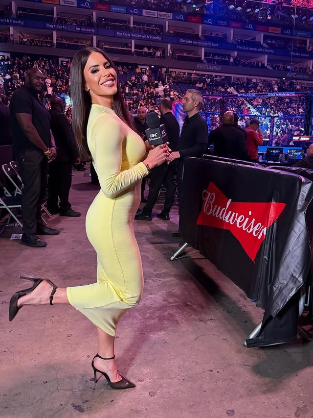 Was this dress single-handedly responsible for the sun being out the entire time I was in London?! (The guy behind me in the first photo is not buying it)#UFCLondon #UFC #London #MMA by @charlyontv