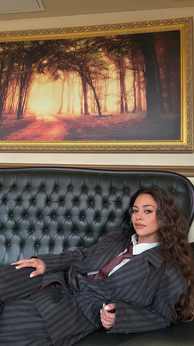 Mon ensemble @FashionNova 🔥 • Wall Street Striped Double Breasted Blazer - Charcoal• Wall Street Striped Wide Leg Trousers - Charcoal#FashionNova #outfit #costard #outfitfemme by @jessicaerrero_official