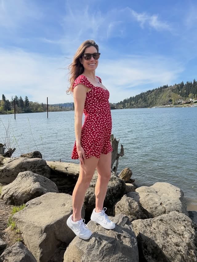 21 weeks tomorrow and officially entering the ‘dress zipped in the morning, unzipped by noon’ era 😂 #pregnancy #hack #ootd #21weeks #brunch by @emilyinfeld