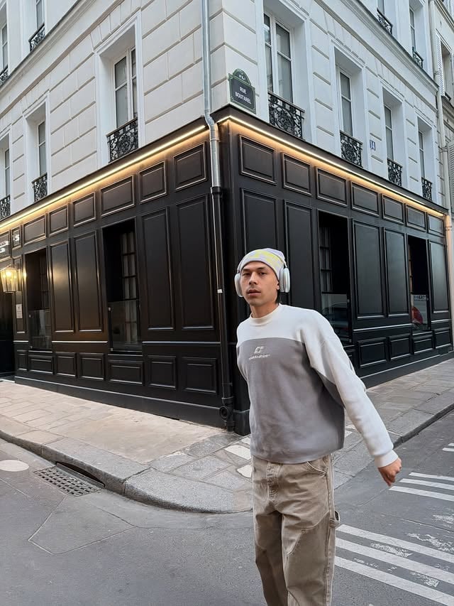 Paris streets by @friqtao