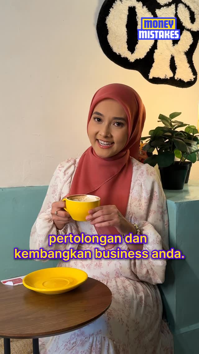 Dulu nak jimat kos… tapi akhirnya rugi lebih besar.Dari renovation murah sampai equipment rosak, semua jadi pengajaran paling mahal 💸Ini kisah Hafiz dari Hirup Cafe, dan bagaimana dia bangkit semula dengan keputusan kewangan yang lebih bijak.Watch till the end 🙌🏻 banyak lesson kalau korang nak start F&B 👀#MoneyMistakes #SMEBusiness #CafeOwner #FundingSocieties #BisnesMalaysia by @rienaamirah