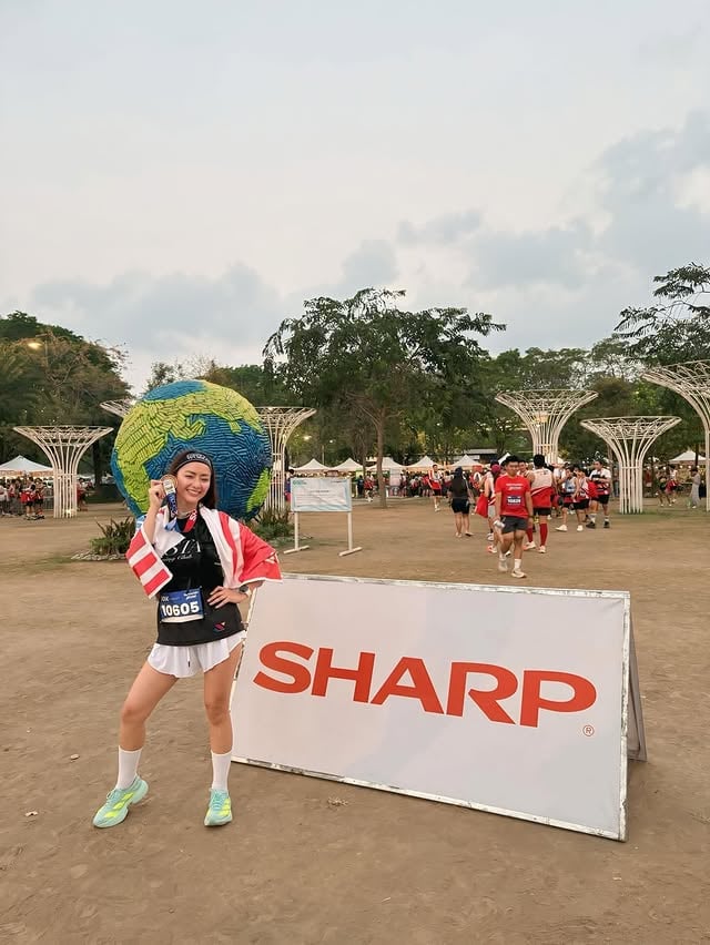 2nd time conquering the 10K category 🏃‍♀️✨ Still can’t believe I did this, especially after we just went hiking last Friday! Huge thanks to my lablab @itsyassermarta for always running with me, and to my @bastarunningclub fam for the support and motivation every step of the way. 💖Special thanks to @sharp.ph and @irunph for having us and making this experience possible. More runs, more milestones, more memories! 🙌🔥 #10KRun #RunningJourney #BastaRunningClub #LablabGoals by @rblyngnt
