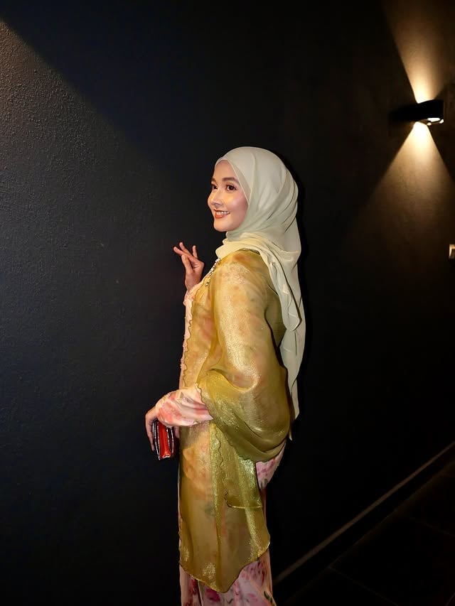 in the quiet glow of Syawal’s last light 🌙 by @rienaamirah