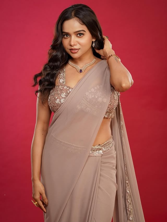 Saree suits me 😍kyu sahi bola nah ?#manisha #manishasquad❤️ #trendingNecklace & Earring - @kalyanjewellers_official Saree - @mornisareess Ring - @thehustlingwomentribe