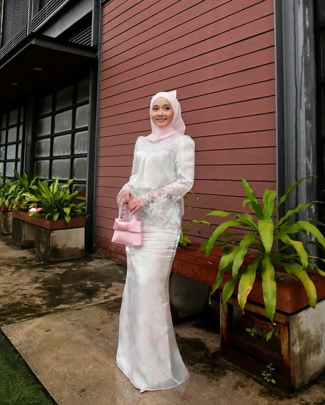 in my pastel era 🌸 by @rienaamirah