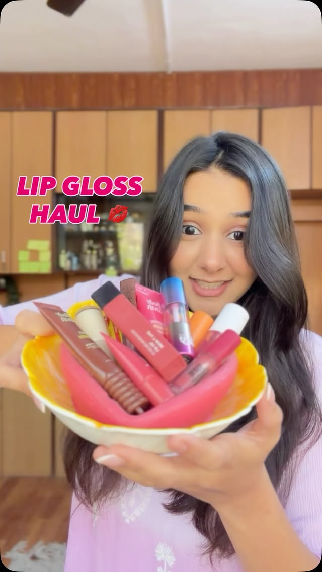 Tell me your favourite lip gloss/lip balm and I’ll try it ....#lipgloss #cosmetics #makeup #reels #fyp