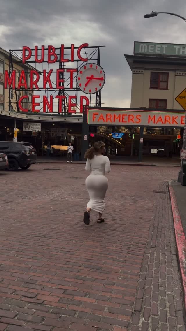 Done lost my dog out here in Seattle 🙄 btw have you clicked my link yet ??🤭😘 by @its_misswestie