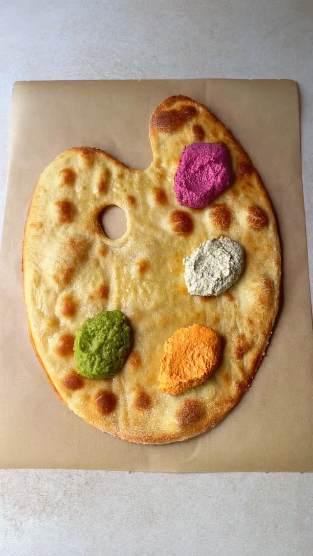 Palatable Art 🎨🖌️•••••••#FoodArt #HummusPalette #EdibleArt #CreativeCooking #foodhack by @lilygbakes