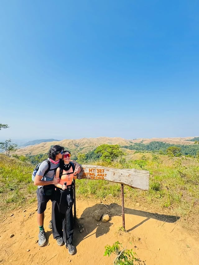 Stepping out of my comfort zone because of my lablab, with friends who came biglaan and made the day better ⛰️✨Mt. 387, sorry for underestimating you. They were right—mountains will humble you.@sandugo_official @helens_opticalshop by @rblyngnt