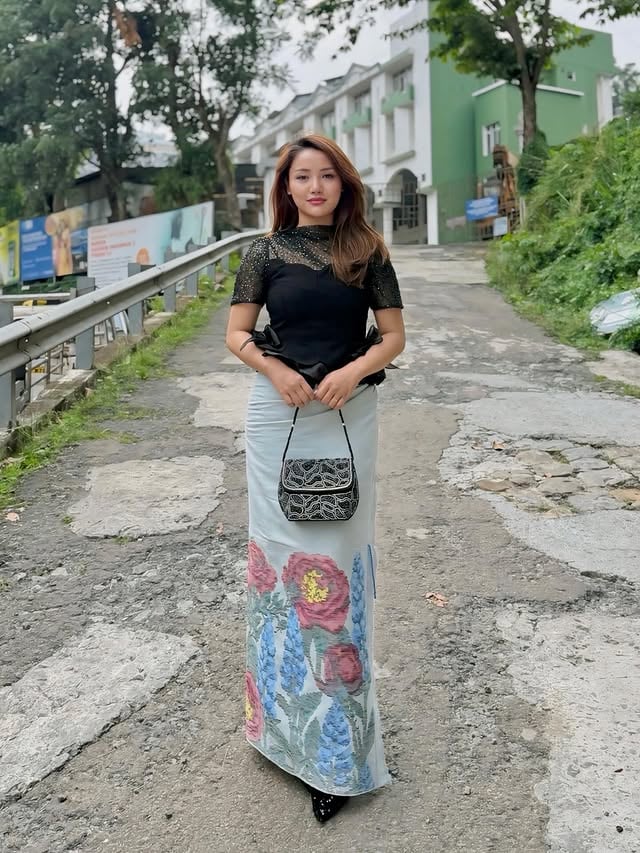 Top @conniesmeasure Puan @c.awmpuii_handloom_ Bag @zee_bag_collection by @vanlallawmawmi