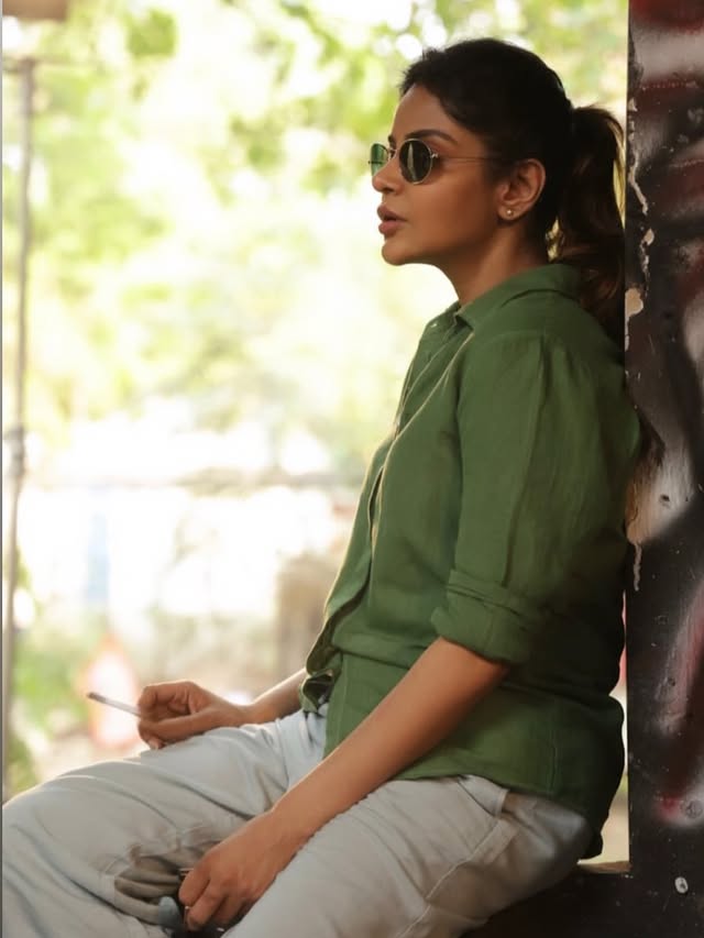 Not me—this is pure Lady Chatterjee energy ✨… by @iamarunimaghosh