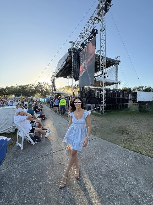 Tampa Bay Blues fest is always such a vibe ✨It’s always a great time at @tampabaybluesfestival from the food to the vendors to what we all came for the BLUES!!! #tampabaybluesfestival #bluesrockmusic #whattodointampabay #visitstpeteclearwater #vspc @visitspc 💙✨ by @camila