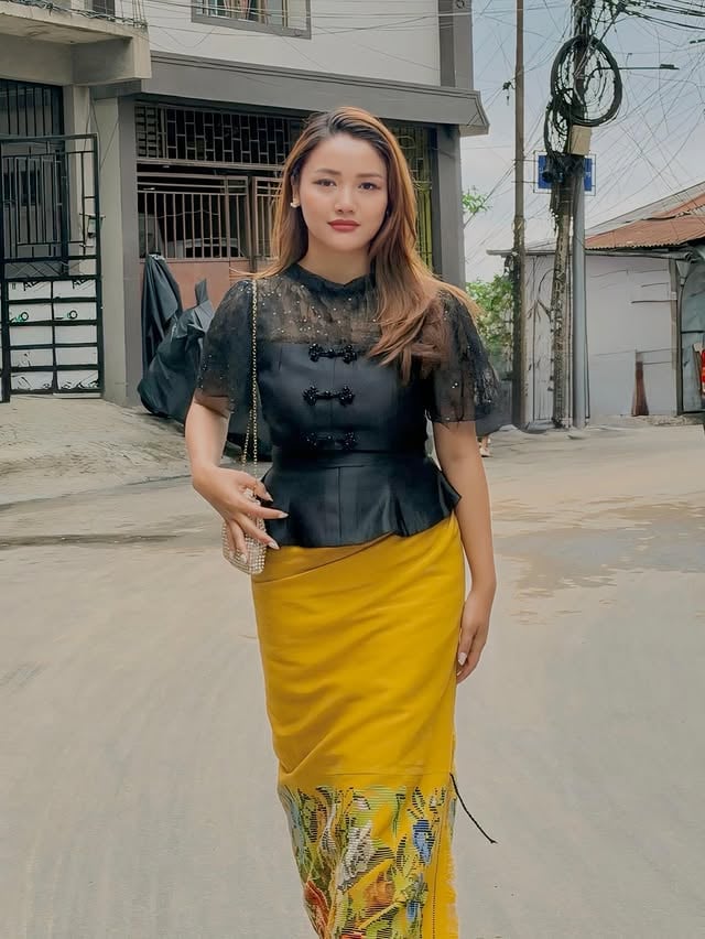 Top @christine.v_official Puan @c.awmpuii_handloom_ Bag @zee_bag_collection by @vanlallawmawmi
