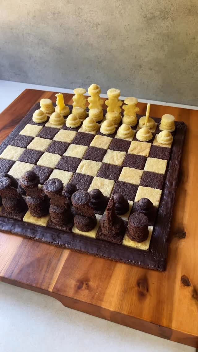 Sweet Gambit 🍪♟️•••••••#chess #ediblechessboard #shortbread #foodart #edibleart by @lilygbakes