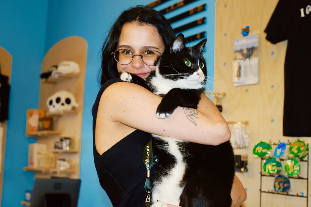 By the way the Bone Museum has some of the cutest employees @bonejovicat by @jonsbones