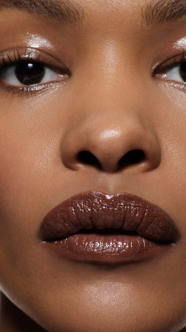 Posh Lip in Muse is a rich mocha brown that melts into the lips with creamy, buildable colour and all-day comfort.Infused with nourishing oils for a fuller-looking, hydrated finish, Posh Lip glides on with equal parts comfort and colour.Shop Posh Lip in Muse at VictoriaBeckhamBeauty.com. by @victoriabeckhambeauty
