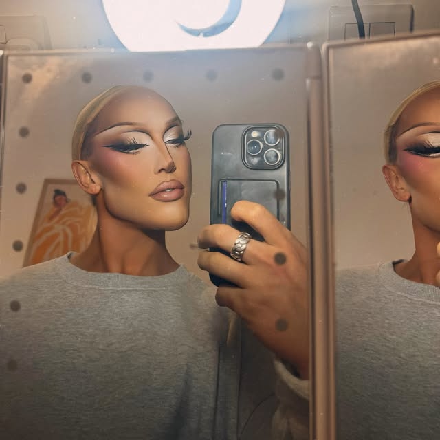 it's forecast muggy days ahead 💄💋 by @awhora