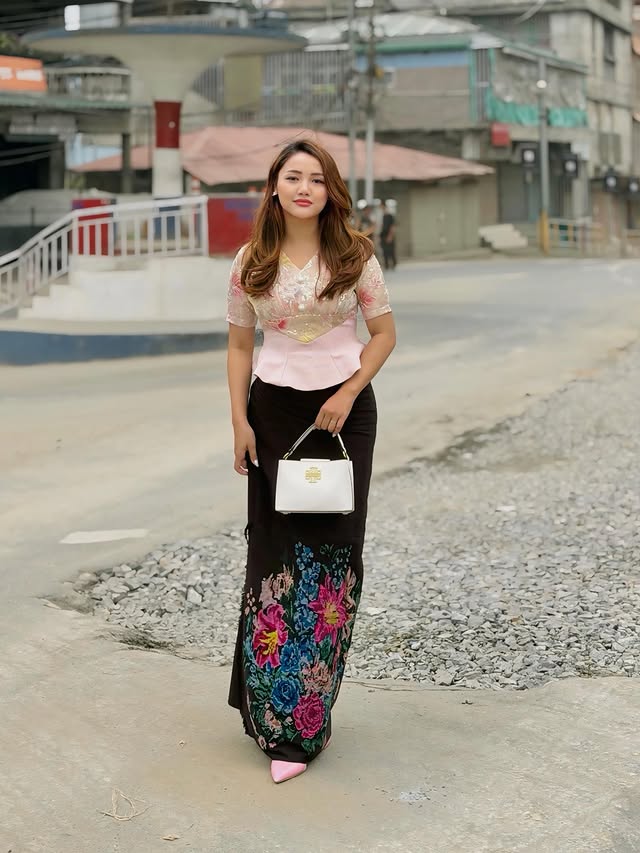 Top @mk__tungnung Puan @c.awmpuii_handloom_ Bag @chawngthuorgz by @vanlallawmawmi