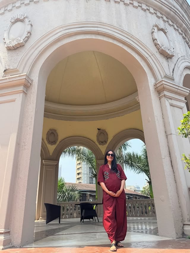 How's your Monday going ?? ....This super comfy co-ord by @dipannikiofficial ✨♥️#preggolife #pregnant #nature #healtylifestyle by @surbhijyoti