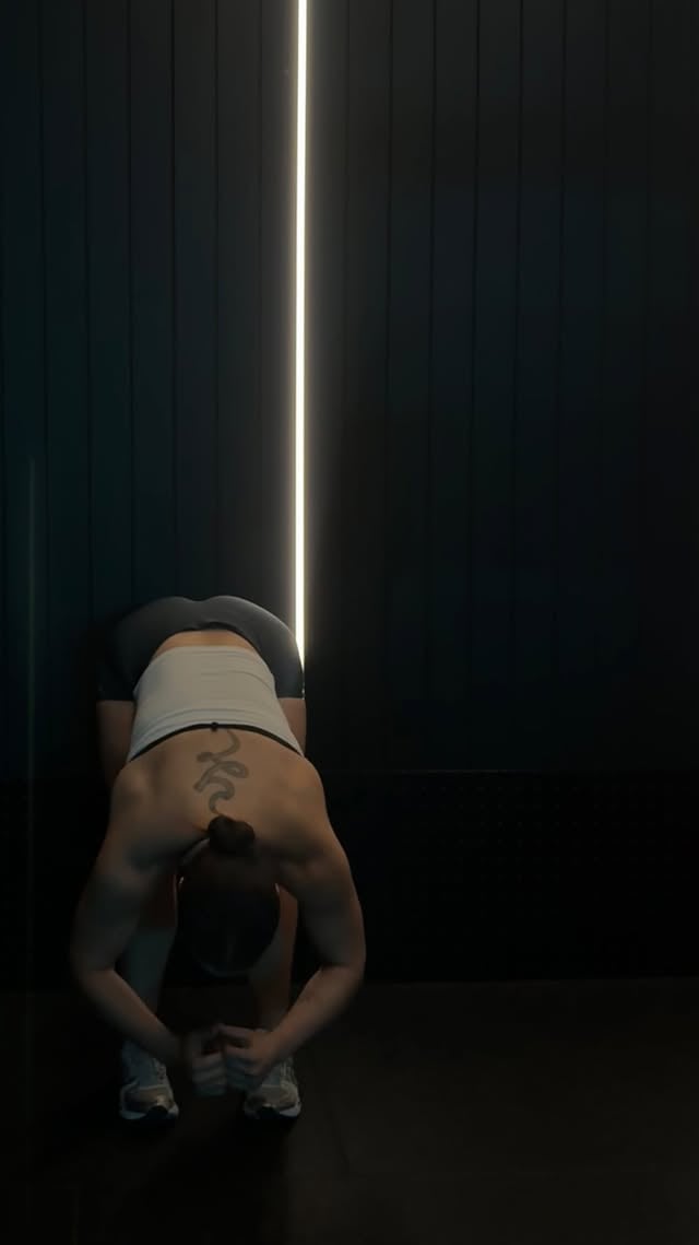 I stopped raw dogging training when i realised my butt is not as big as it could be 😩 by @louisewhyyte