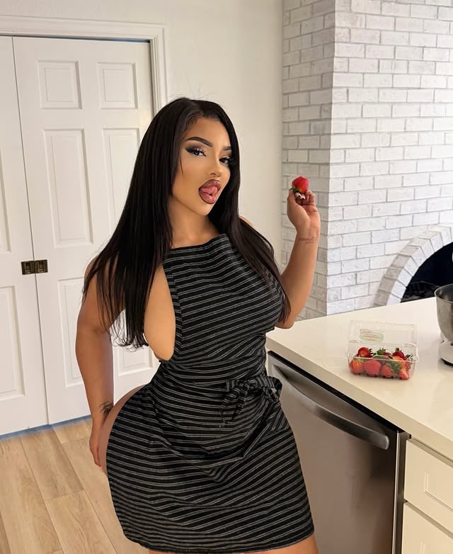 Cakes on the menu 😏🍰 by @its_misswestie