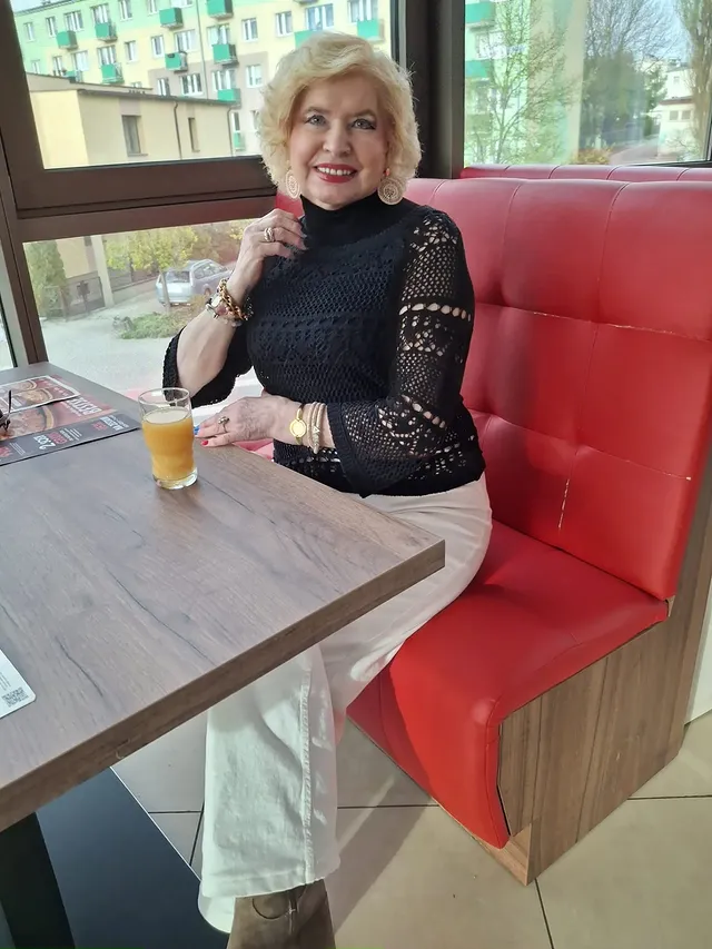 Dzień dobry kochani, życzę wspaniałego poniedziałku, radości, pozytywnych myśli, uśmiechu ❤️❤️😍🌼☕️☕️🌼🥰💋💋💋Udanego tygodnia, pozdrawiam serdecznie 😍🥰💞💞