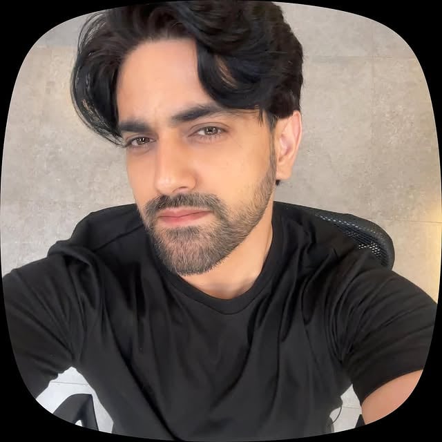 🎉 Eve selfies by @zainimam_official