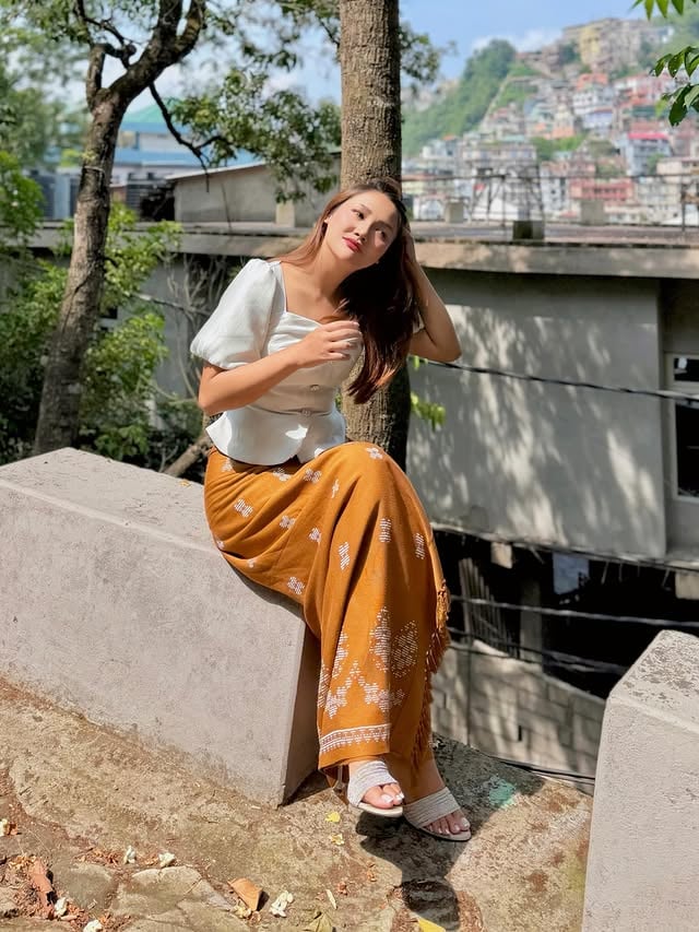 Top @christine.v_official Puan @home_of_mizo_puan_official by @vanlallawmawmi