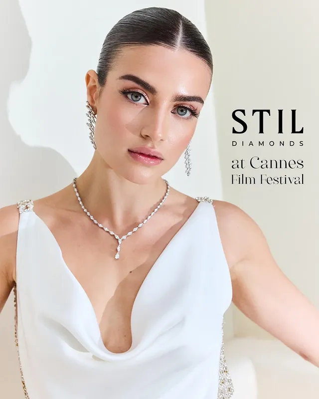 Art🎬. Beauty🪄. Natural Diamonds💎. @annabodea a purtat STIL Diamonds pe covorul roșu de la Cannes Film Festival, la premiera @fjordthefilm, cel mai nou lungmetraj semnat de @cristian_mungiu, aflat în competiția oficială pentru Palme d’Or.O apariție în care eleganța și detaliile prețioase au devenit parte din poveste✨.Photo Credit🪄@pavelradulesscu#STILDiamonds #CannesFilmFestival #PalmeDor by @annabodea